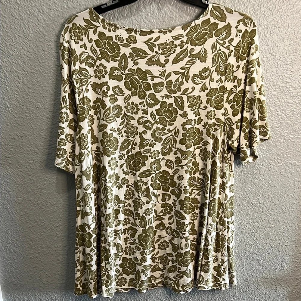 Lane Bryant Green and Cream Short Sleeve  swing Tee size 18/20 2X - Picture 4 of 6